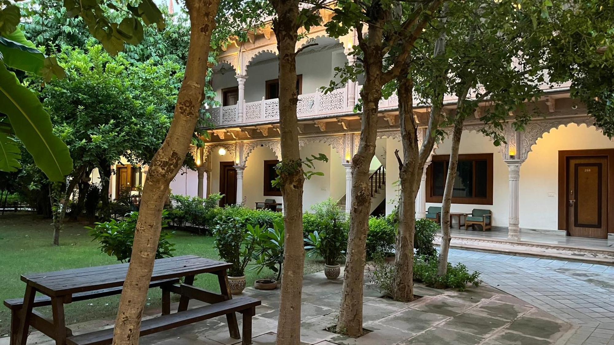 Hotel Sunbird Bharatpur Exterior photo